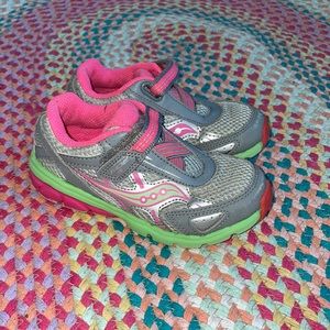 🐉Ride 6 Saucony girls velcro shoe
